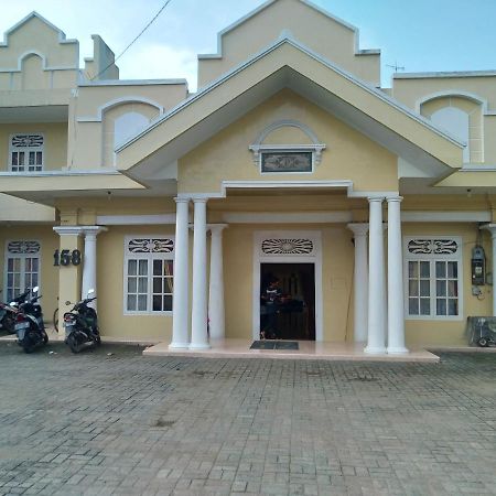Hotel Pekalongan Syariah Mitra Reddoorz Exterior photo