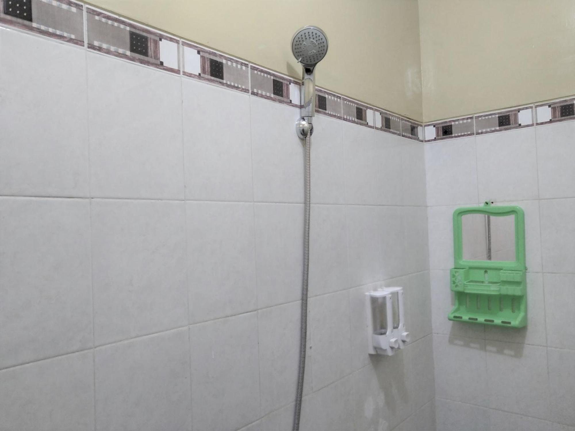 Hotel Pekalongan Syariah Mitra Reddoorz Room photo